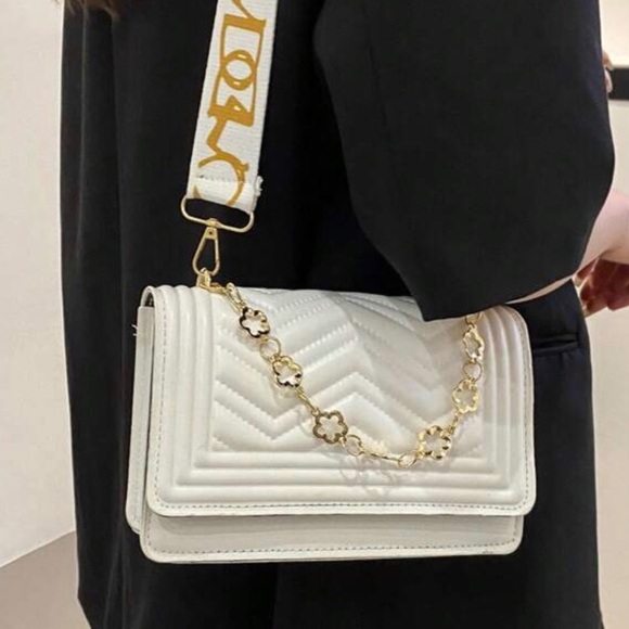 White Mini Chevron Chain Decor Square Purse Crossbody Bag Sz Small NWOT - Picture 3 of 7